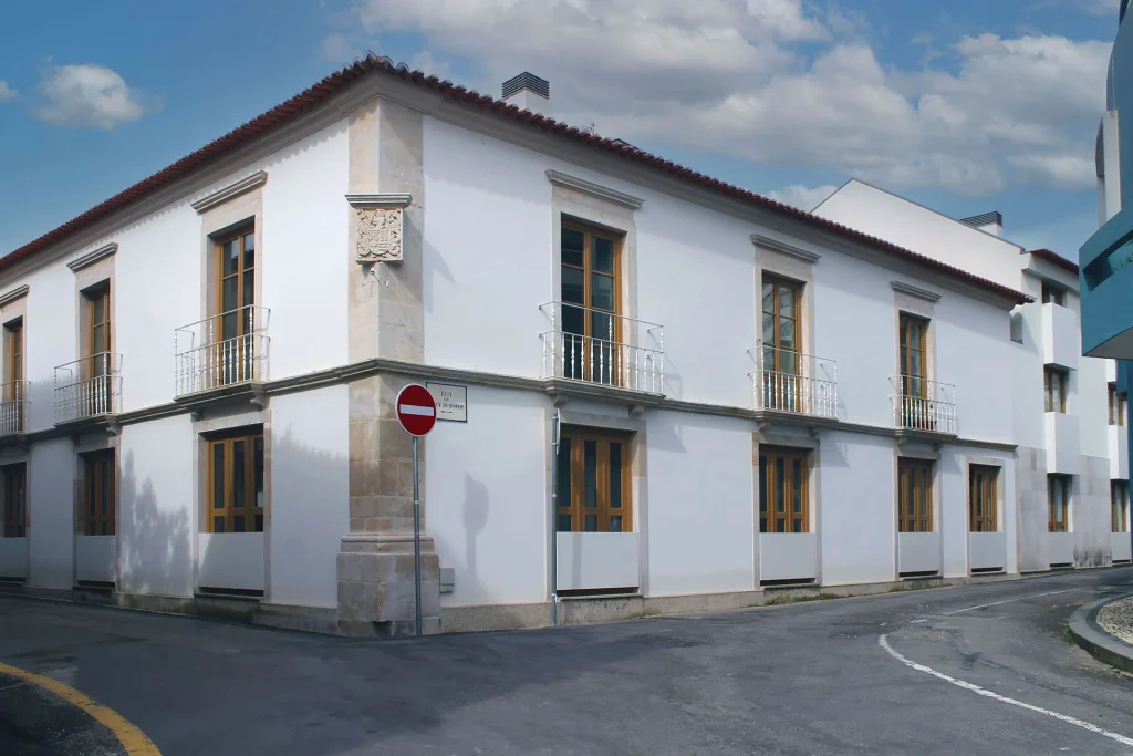 Alçado frontal do Morgado da Granja. Reabilitação de fachada histórica de edifício do Séc. XVII no centro de Aveiro.
